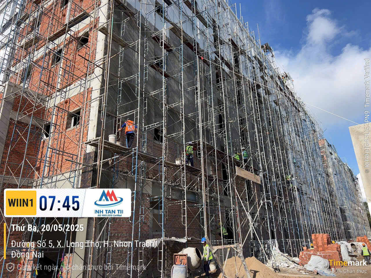 Vách Kính Khổ Lớn Nhà Xưởng